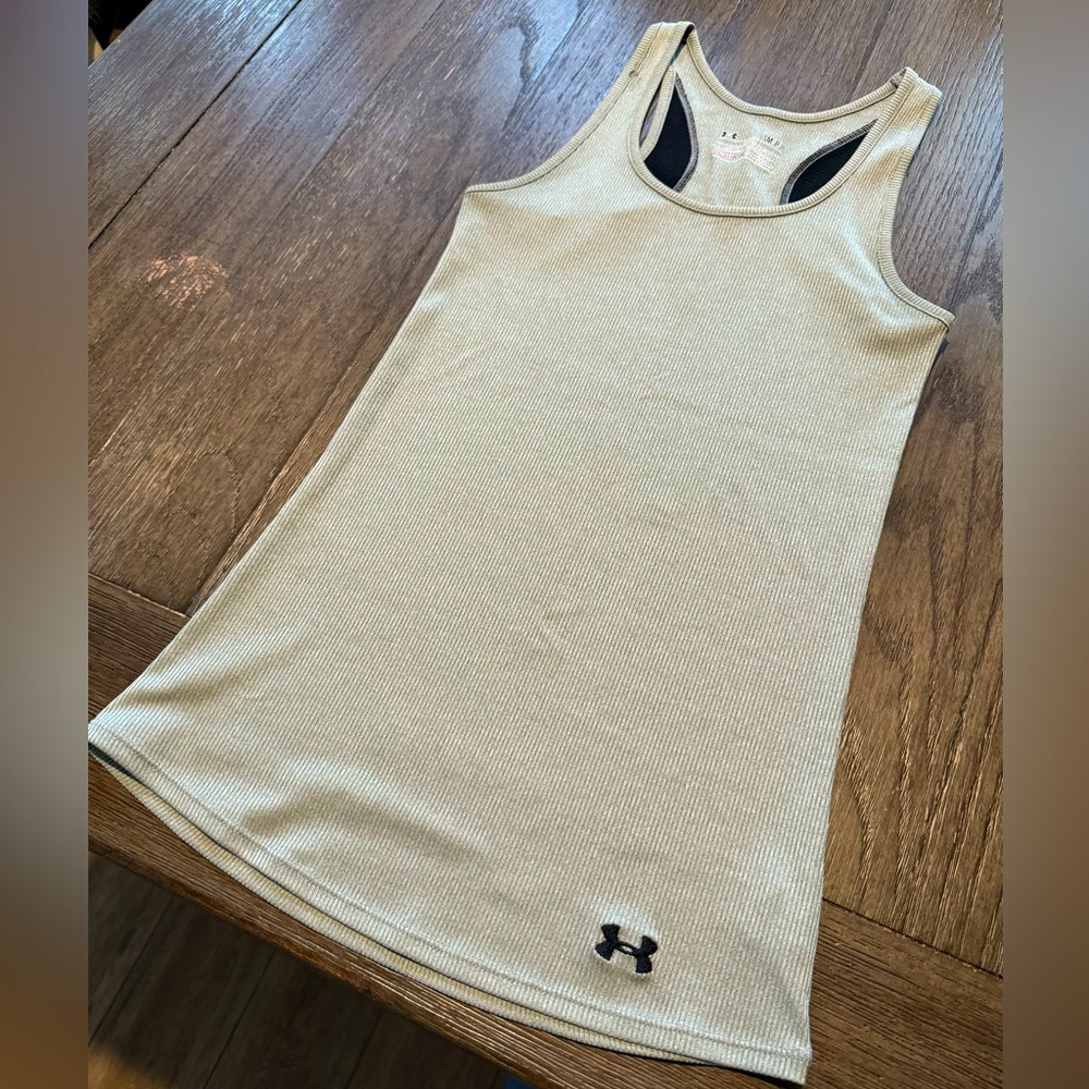 Under Armour Fitted Tank Top. Women’s Small. Gray/Silver.